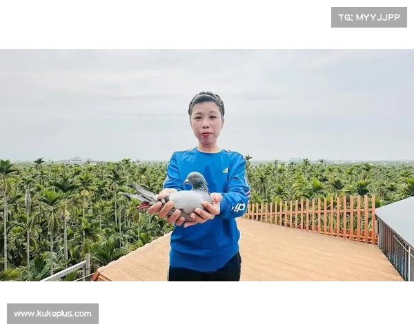 珠海粉红鸽子队女将沙滩拔旗翻滚挑战热潮引发社交媒体百万点击